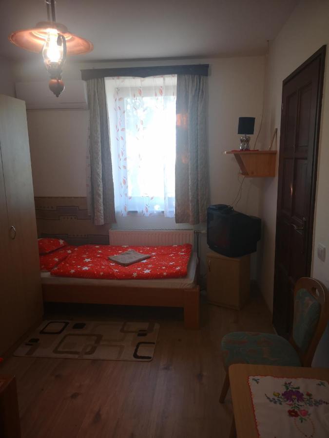 Eszter-ház vendégház Kerekegyháza Exterior foto