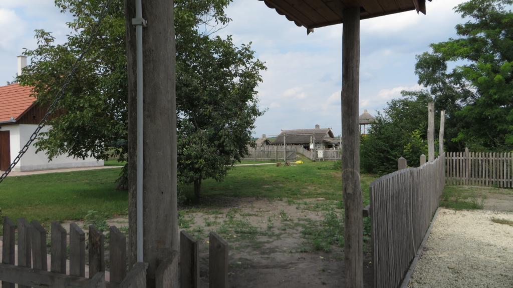 Eszter-ház vendégház Kerekegyháza Exterior foto
