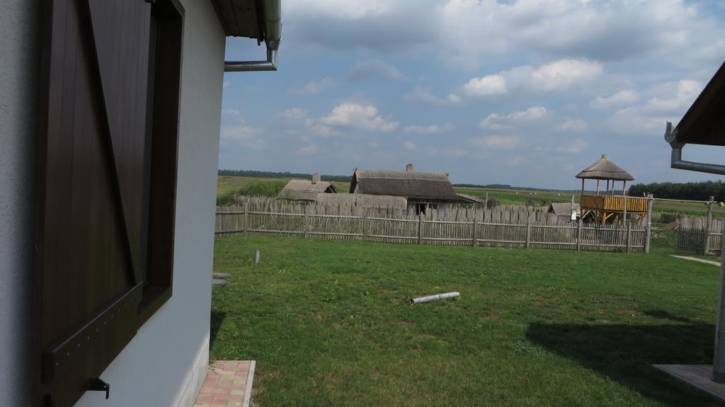 Eszter-ház vendégház Kerekegyháza Exterior foto