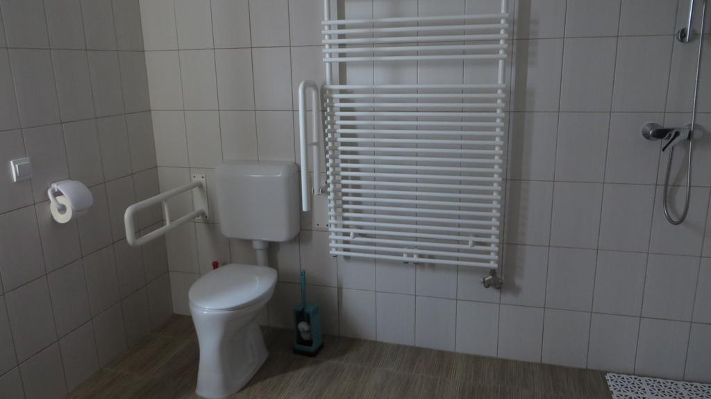Eszter-ház vendégház Kerekegyháza Exterior foto