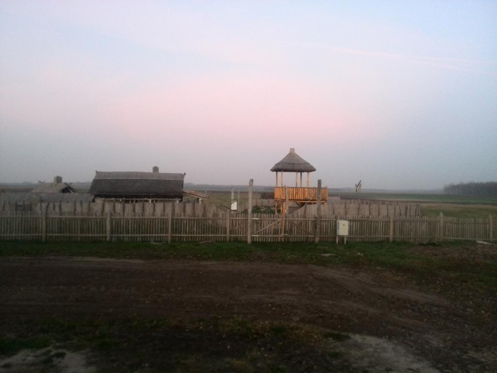 Eszter-ház vendégház Kerekegyháza Exterior foto